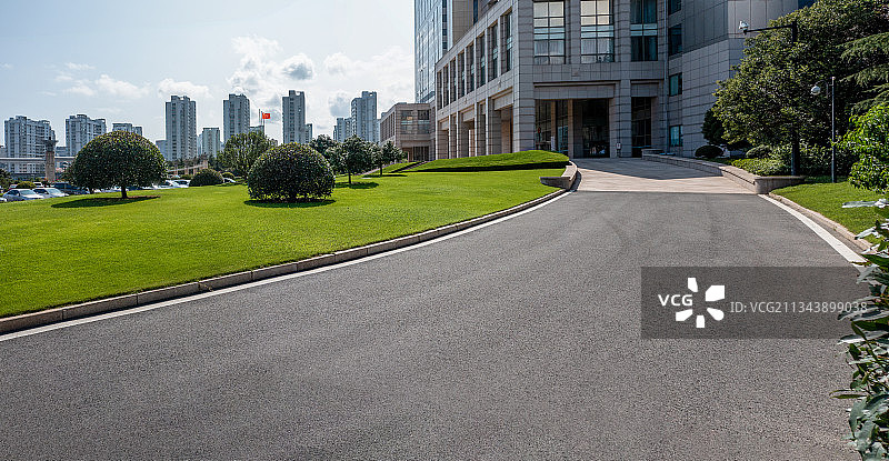 路面草坪图片素材