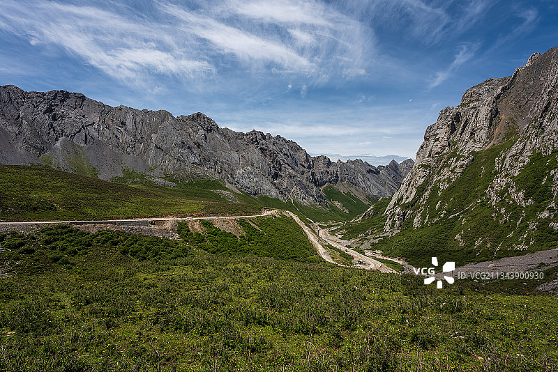 甘肃 甘南 扎尕那 险峻的甘南藏族自治区江迭公路沿途风光图片素材