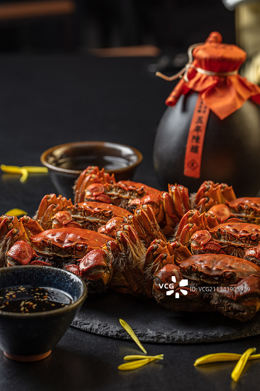 中秋阳澄湖大闸蟹黄酒菊花图片素材