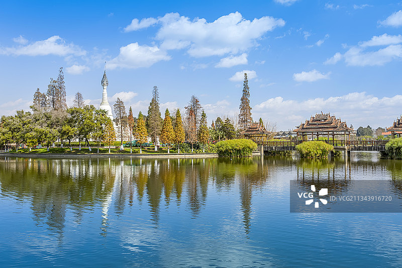 云南民族村公园湖泊风景图片素材