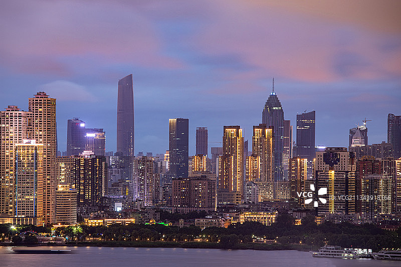 武汉市江汉区金融街民生大厦武汉中心大厦图片素材