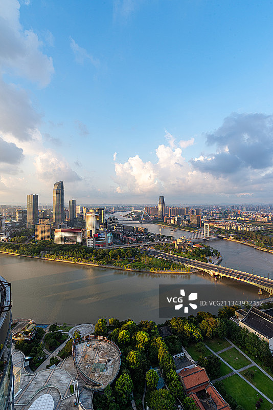 宁波，三江口，天一广场，玉米楼，外滩，蓝天白云，房地产，旅游图片素材