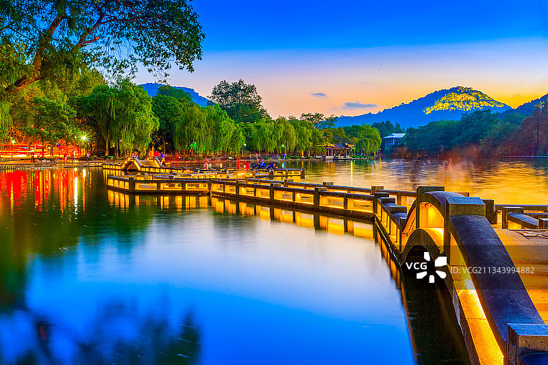 杭州西湖中式园林山水画图片素材