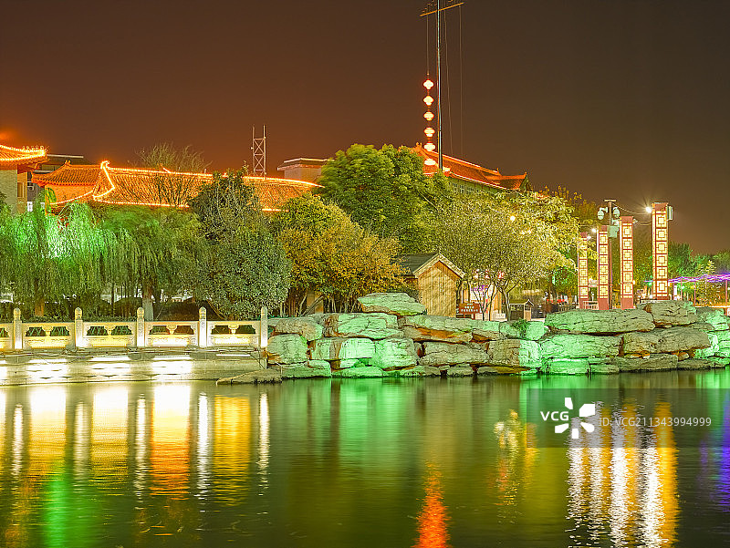 中国河南省开封市包公湖夜色图片素材