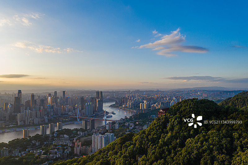 航拍重庆渝中半岛和南山视角图片素材