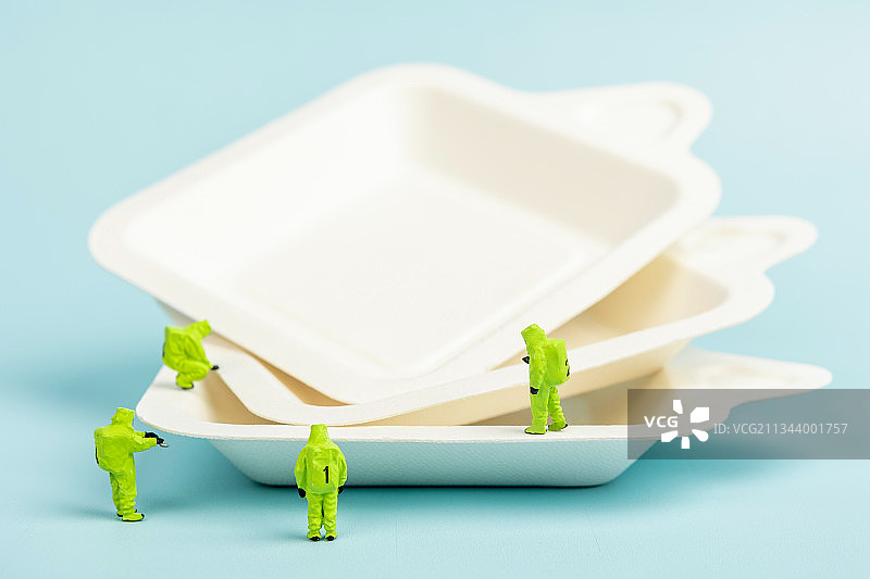 微缩景观研究人员研究可生物降解食用餐具图片素材