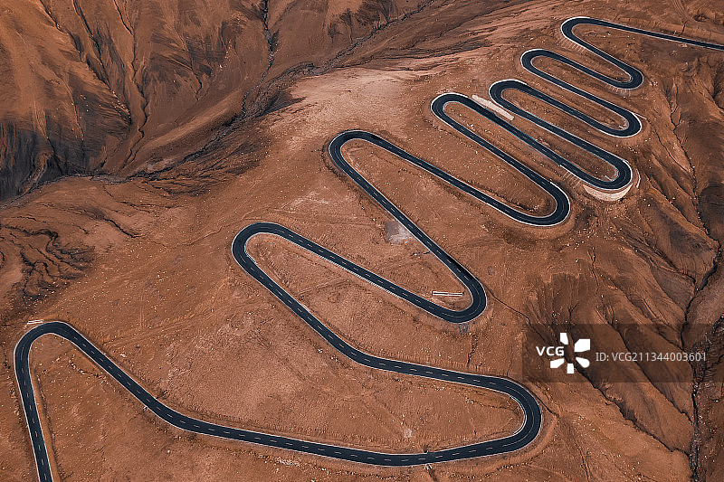 天路，拐拐拐！图片素材