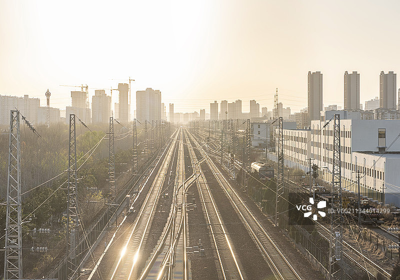 河南郑州市陇海铁路冬至悬日图片素材