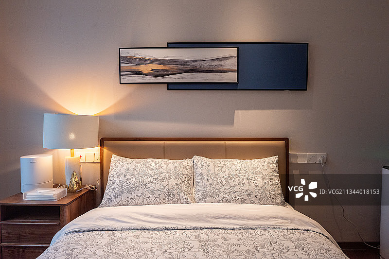 局部，特写，床头灯，枕头，装饰画图片素材