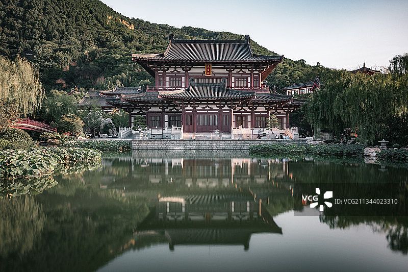 西安临潼秦岭骊山华清宫夕阳古建筑风光图片素材