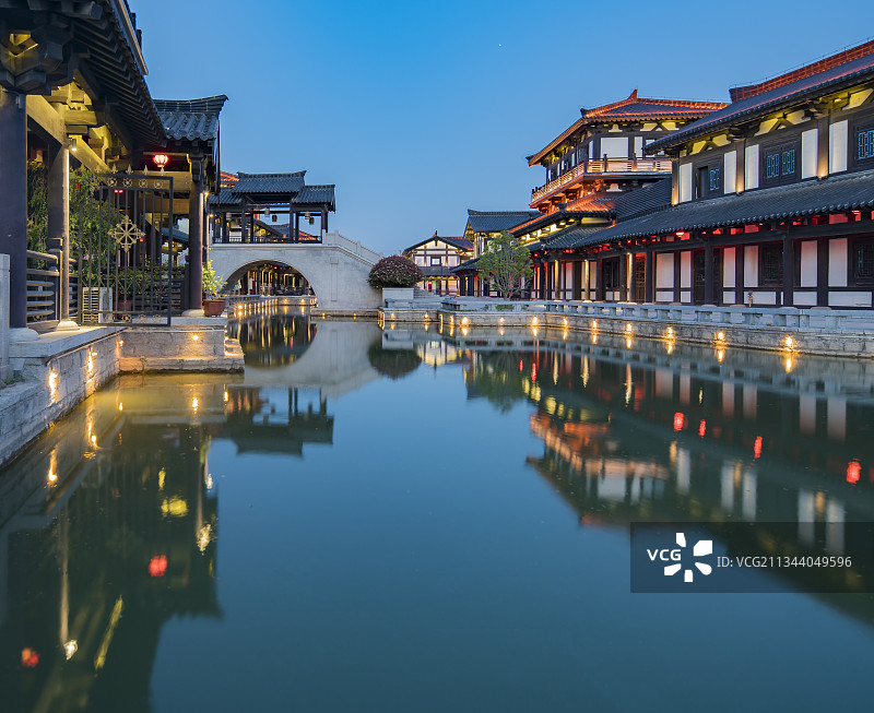 中国江苏省宿迁市项王故里旅游区夜景图片素材