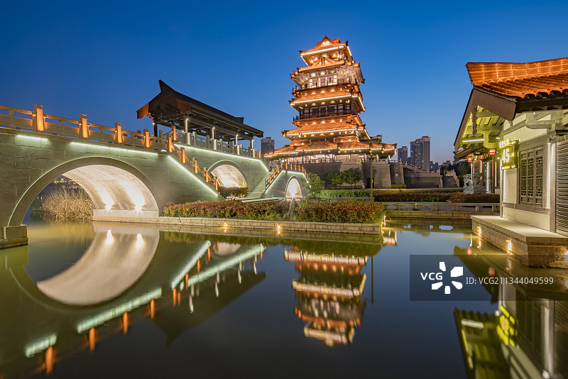 中国江苏省宿迁市项王故里旅游区夜景图片素材