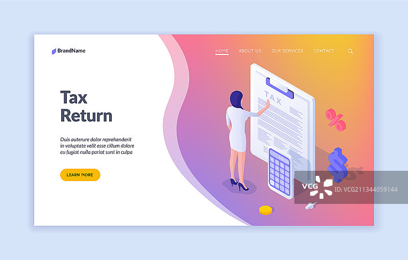 填写纳税申报单的女士正在核对财务图片素材