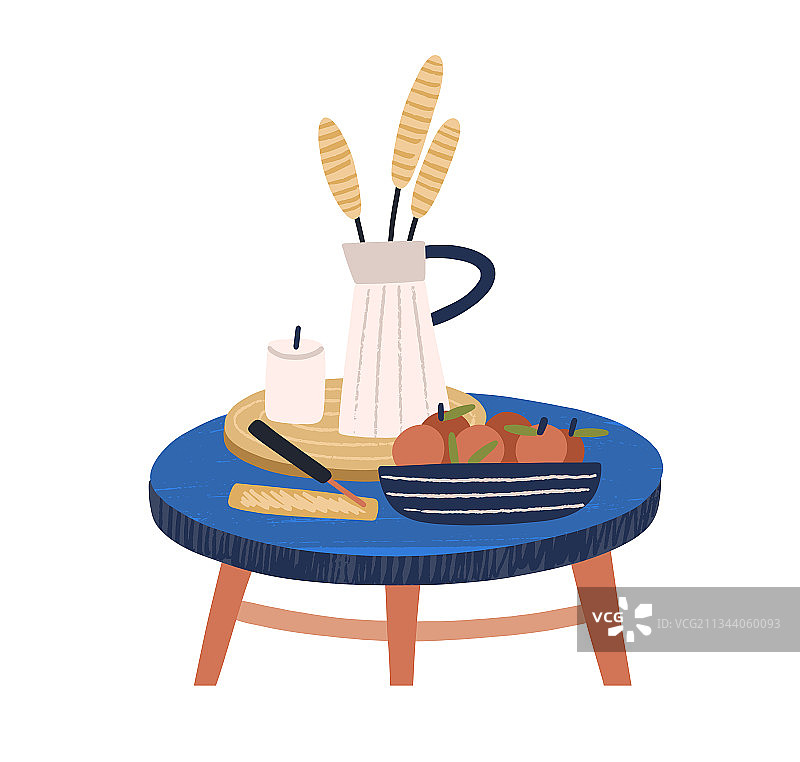 圆形木制咖啡桌与花瓶蜡烛碗图片素材