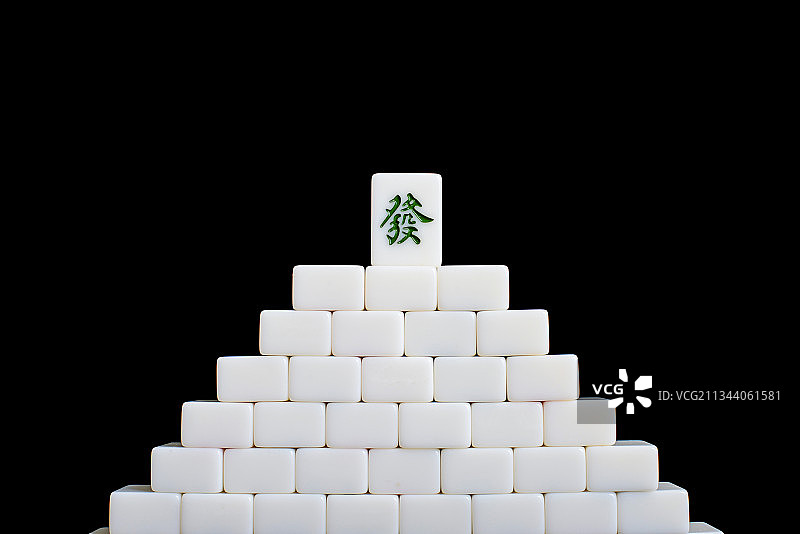 整齐堆放的麻将牌图片素材