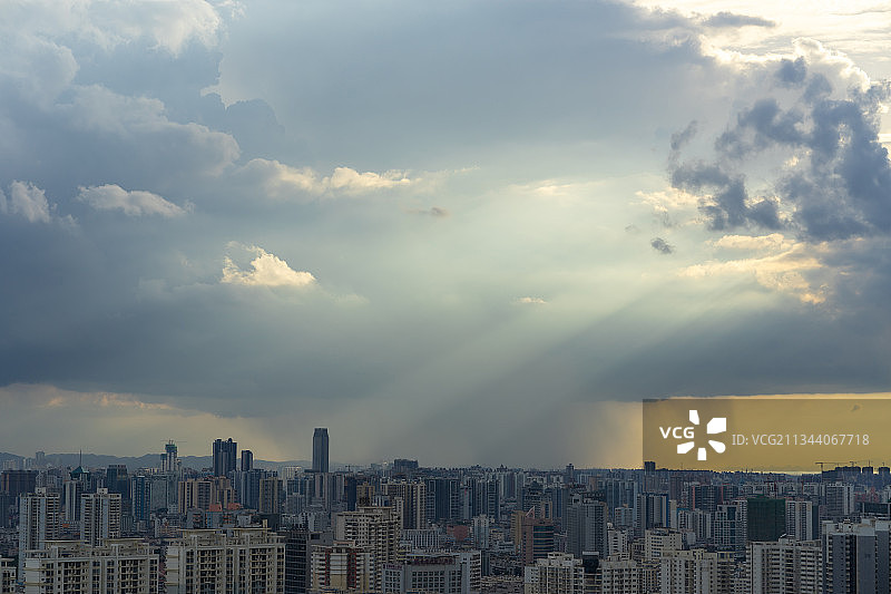 太阳雨图片素材