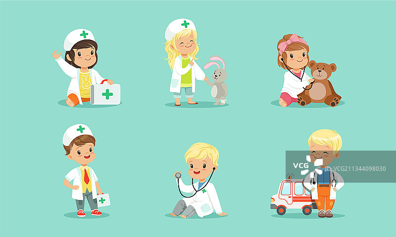 穿白色外套的可爱孩子玩医生游戏图片素材