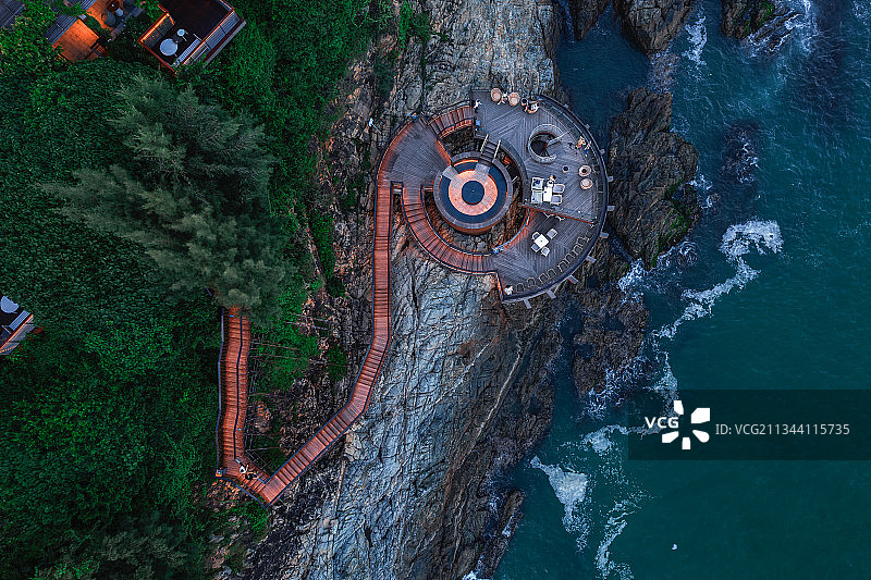 悬崖上的餐厅-双月湾东山海礁石酒吧图片素材