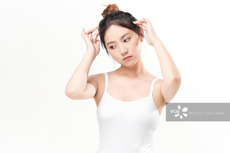 有点头疼的亚洲美女图片素材