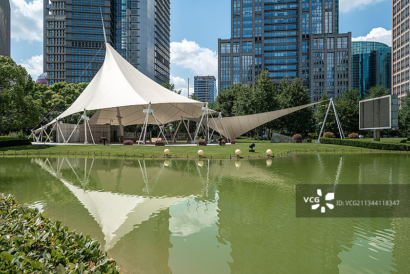 户外广场遮阳张力膜雨棚和钢架结构拉膜图片素材
