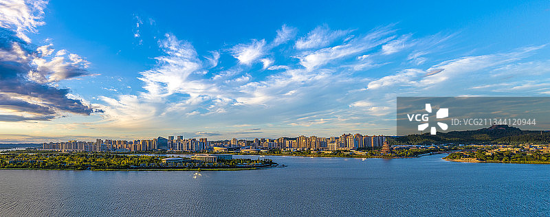 夕照观音湖图片素材