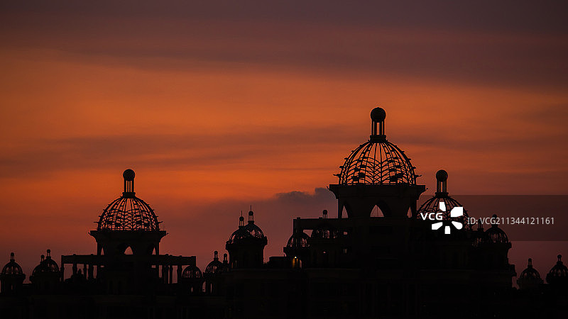 黄昏时珠江帝景苑的圆顶剪影图片素材