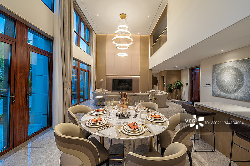 地产，豪宅，别墅，夜景，样板房，餐厅图片素材