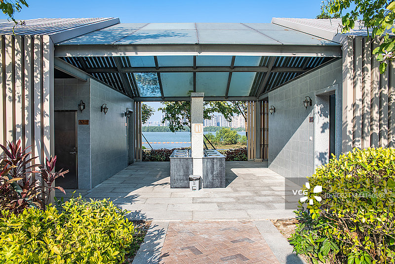 中国广州南沙灵山岛尖滨江公园公厕图片素材