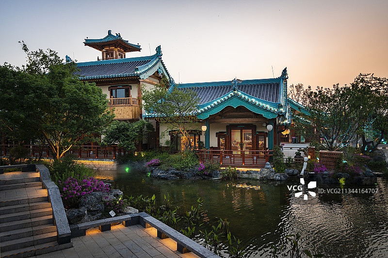 南京金陵小城的晚霞和夜景图片素材