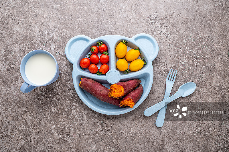 营养均衡的儿童早餐图片素材