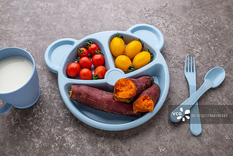 营养均衡的儿童早餐图片素材