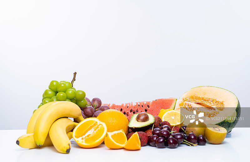 桌子上一堆水果图片素材