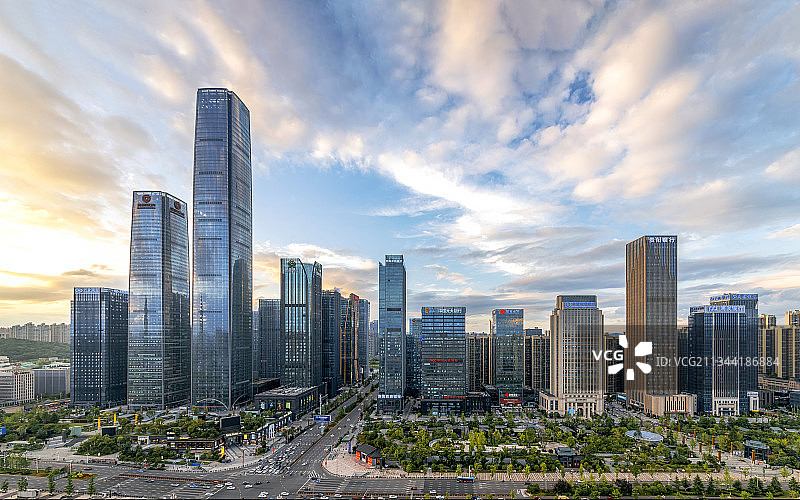 贵阳市观山湖区CBD贵州金融城日落全景图片素材