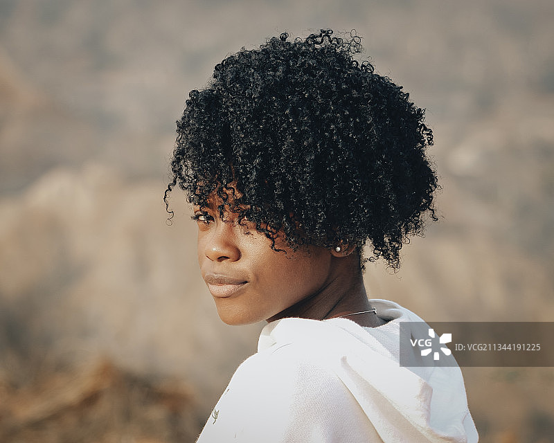 卷发的女人肖像，罗安达，安哥拉图片素材