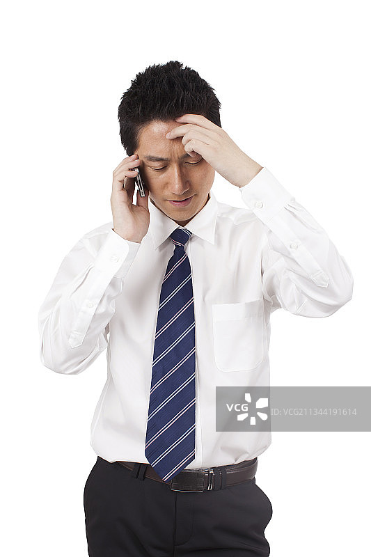 在白色背景下用手机交谈的商人图片素材