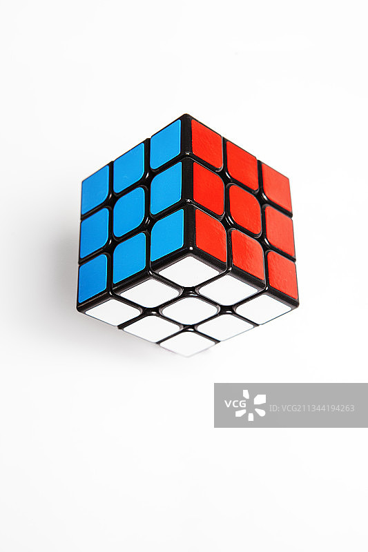 白色背景魔方玩具图片素材