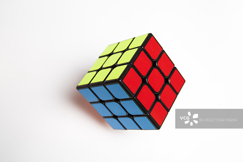 白色背景魔方玩具图片素材