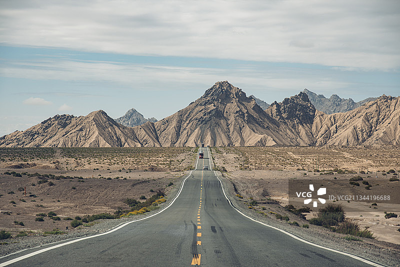 山前的U型公路图片素材