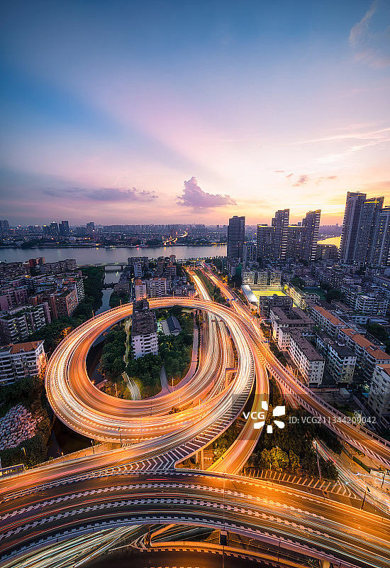 广州市海珠区洲头咀隧道高架桥内环路钉子户荔湾区芳村车轨晚霞图片素材