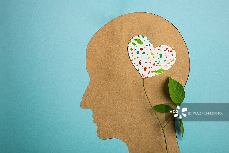 蓝色背景上的心形和纸张特写，泰国图片素材