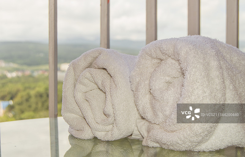 窗台上的毛巾特写图片素材