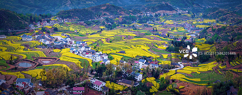 田间村落（陕西汉阴）图片素材