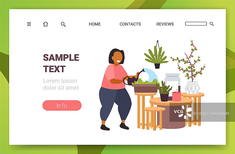 用喷壶照顾室内盆栽的女人图片素材