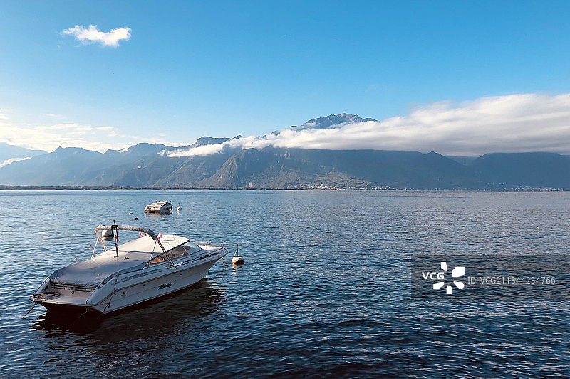 瑞士日内瓦湖畔小城蒙特勒的早晨图片素材