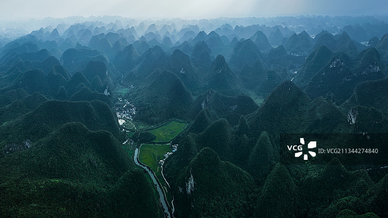 贵州喀斯特地貌万峰林全景图片素材