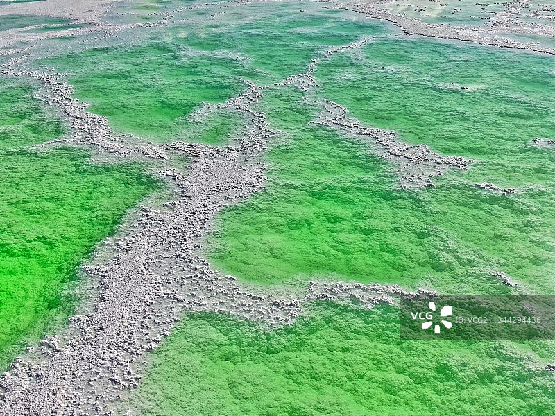 翡翠湖颜色有翡翠绿、薄荷蓝、琥珀黄和奶白，非常好的诠释了翡翠图片素材