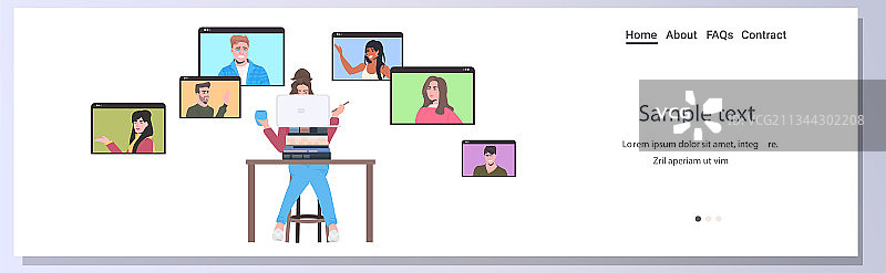 与混血同事聊天的女商人图片素材