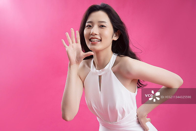 时尚年轻女子在呼喊图片素材