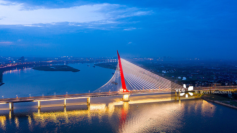 南昌赣江英雄大桥夜景图片素材