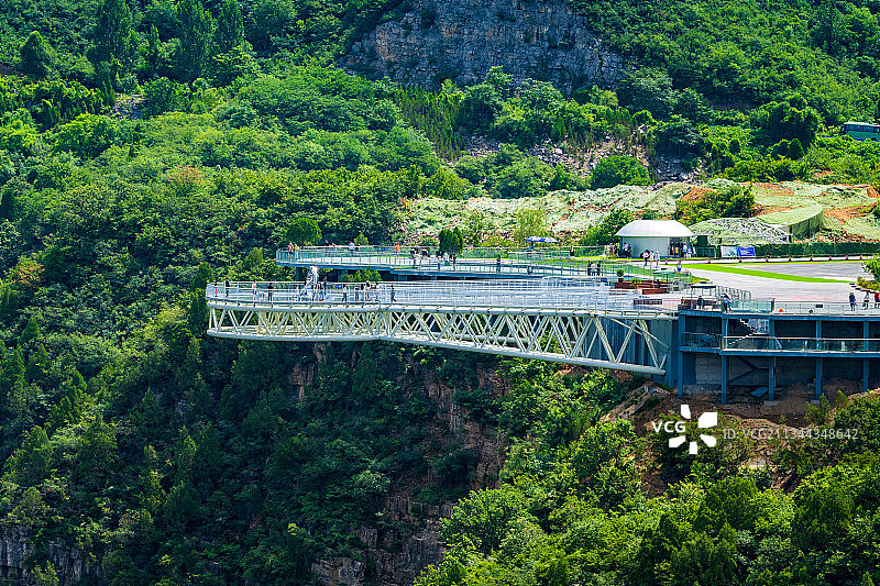 亚洲中国河南省焦作市修武县峰林峡玻璃观景台网红打卡地航拍视角图片素材